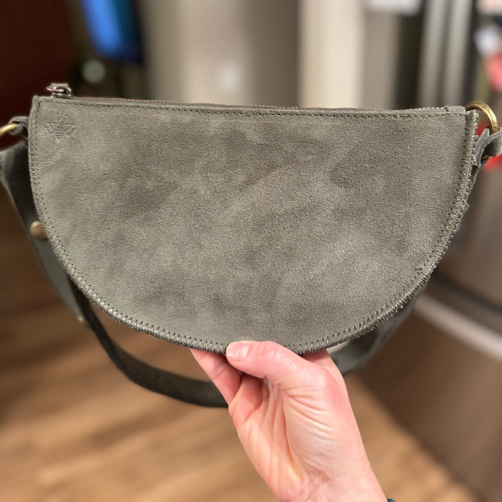 Lyons Leather Co. Moss Bee - Picture 2 of 6